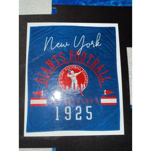 New York Giants Plush Throw Bed Blanket Retro Logo 60'' X 70'' New with Tag - Picture 2 of 5